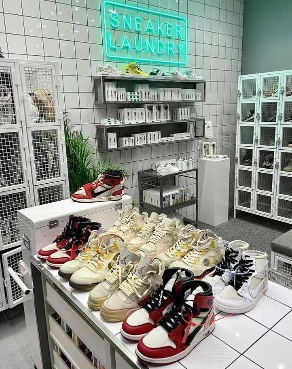 Mengapa Sepatu Anda Butuh Pembersihan Profesional di Cilacap? | Laundry Sepatu MAWAR